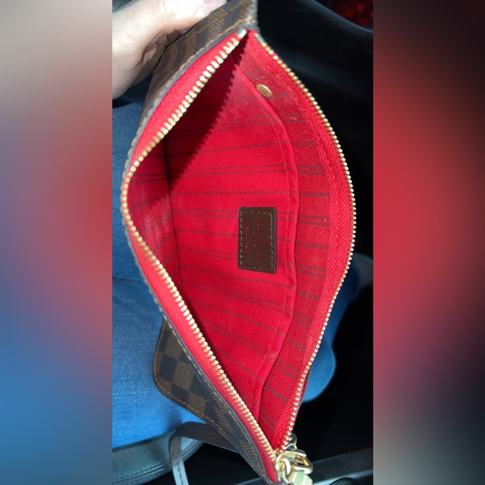 Louis Vuitton pouchette